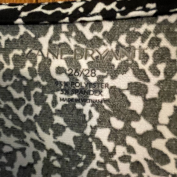 Women’s size 26/28 blouse by Lane Bryant - Picture 3 of 8